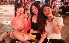 Nhiều người ngồi chờ 4-5 giờ đồng hồ vì U.23 Việt Nam