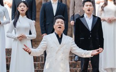 NSND Quốc Hưng hát 'Đất nước hôm nay' chào mừng Đại hội Đảng