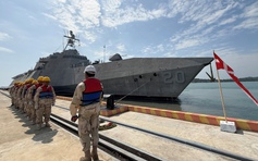 Tàu chiến Mỹ lần đầu thăm căn cứ Campuchia mới nâng cấp, đậu gần tàu Trung Quốc