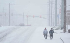 Nước Mỹ oằn mình trong bão tuyết