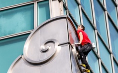 Tay không leo lên tòa nhà Taipei 101