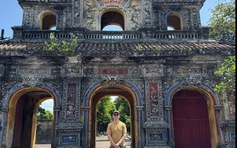 Khách Tây kể trải nghiệm đi chợ, trả giá và may đồ ở Việt Nam trên báo Anh