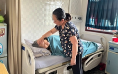 Nghề nuôi bệnh: Trắng đêm bên giường bệnh