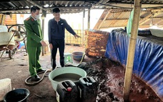 Tạm giữ 3 chủ xưởng phân kim xả 7 tấn chất thải nguy hại ra môi trường