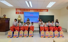 Trao quà tết cho 83 trẻ mồ côi do Covid-19