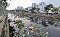 Kênh đầy rác, tắc nghẽn gây ô nhiễm