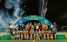 Khán giả hào hứng, phấn khích với giải bóng đá tứ hùng Care For Việt Nam 2026