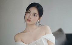 Cô gái cao 1,7 m gây sốt vì khoảnh khắc ngồi cạnh Đình Bắc là ai?