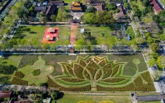 Ngắm đóa sen khổng lồ kết từ 50.000 chậu hoa khoe sắc bên kinh thành Huế