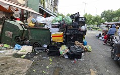 Nhiều điểm tập kết rác trước nhà dân