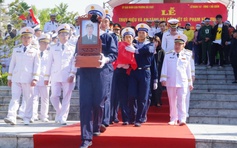 Trao bằng Tổ quốc ghi công liệt sĩ Phạm Văn Tuân hy sinh tại Trường Sa