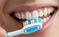 Sau bữa ăn, chờ bao lâu mới đánh răng để không mòn men?