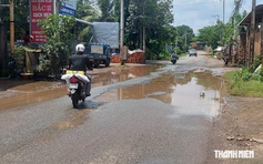Nhiều hố nguy hiểm trên đường