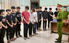 Khởi tố 9 thanh thiếu niên mang hung khí, chạy xe gây rối rồi đăng TikTok