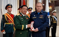 Việt Nam tặng huân chương cho 2 học viện quân sự của Nga