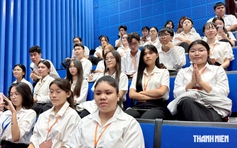 Thầy hiệu trưởng khuyên tân sinh viên tích lũy giá trị, ứng dụng AI có trách nhiệm