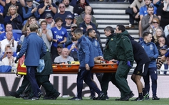 Thủ thành Emiliano Martinez chấn thương kinh hoàng, HLV Alonso lên tiếng trấn an CĐV Chelsea