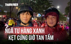 Mưa như trút nước, ngã tư Hàng Xanh kẹt cứng giờ tan tầm