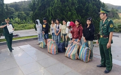Trục xuất 9 người Lào nhập cảnh trái phép để tìm việc làm ở Việt Nam 