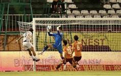 SLNA chiếm đỉnh V-League, HAGL tiếp tục trượt dài