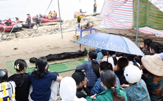 Nghi mẹ nhảy cầu cùng con nhỏ, đã tìm thấy thi thể bé trai 2 tuổi