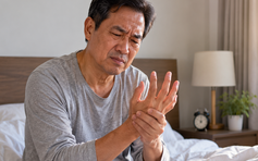 Cứng khớp buổi sáng: Kéo dài bao lâu thì cần đi khám?