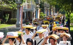 Lễ dâng y Kathina: Khoảng 1.000 phật tử nhiễu Phật 3 vòng tại chùa Bửu Long
