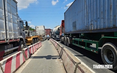 TP.HCM tách làn xe container với xe máy, ô tô con trên đường Võ Chí Công