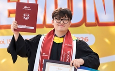 Từng chán ghét việc học, trở thành thủ khoa tốt nghiệp ĐH ở tuổi 27