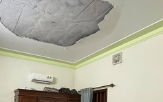 Nghe tiếng động như đàn chuột chạy, 30 giây sau mảng vữa trần nhà rơi xuống giường