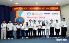 Ai cũng xúc động chứng kiến phép màu thay đổi cuộc đời những học trò nghèo