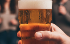 Rượu bia ngày tết: Giới hạn bao nhiêu là an toàn cho người huyết áp cao?