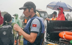 Lao vào lũ dữ để níu lại sự sống