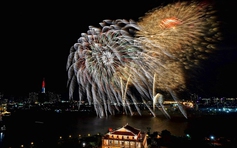 Tận hưởng đêm giao thừa với những tràng pháo hoa tết đẹp lộng lẫy