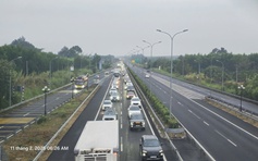 Kẹt xe cao tốc TP.HCM - Long Thành  - Dầu Giây sáng sớm 24 tháng chạp