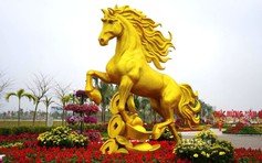 Linh vật ngựa gây sốt ở thành phố Cảng