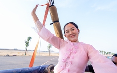 Du khách đổ về Cần Giờ vui xuân, check-in mai đào