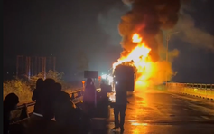 Cháy xe giường nằm trên quốc lộ 1 qua Đắk Lắk