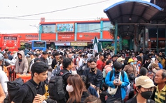 TP.HCM sáng 26 tết: 'Biển người' ở Bến xe Miền Tây