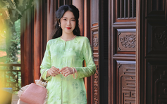 Trang phục từ chất liệu truyền thống lụa, gấm, voan lên ngôi ngày đầu năm