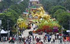 Nhìn từ trên cao, đường hoa Nguyễn Huệ rực rỡ trước giờ khai mạc