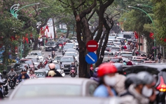 Bất ngờ đường phố Hà Nội ngày mùng 2 tết Bính Ngọ