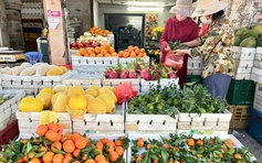 Mùng 3 tết, siêu thị mở cửa trở lại với hàng hóa dồi dào