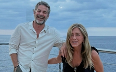 Bạn trai kém tuổi kể 'góc khuất' khi yêu Jennifer Aniston