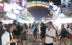 Tết Bính Ngọ 2026: Chợ đêm Phú Quốc náo nhiệt, thu  hút du khách đông 'khủng'