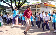 Xung quanh câu chuyện siết điện thoại giờ ra chơi