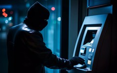 Hacker 'rút ruột' máy ATM chỉ bằng chiếc USB