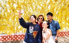 Du lịch lập kỷ lục: Khách tây, khách ta đi chơi tết đông chưa từng thấy