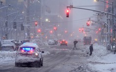 New York 'biến mất' sau cơn bão tuyết lịch sử
