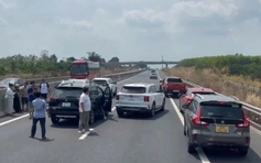 Chạy xe trên cao tốc sau tết: Mong bác tài nhẹ chân ga, chuẩn tay lái
